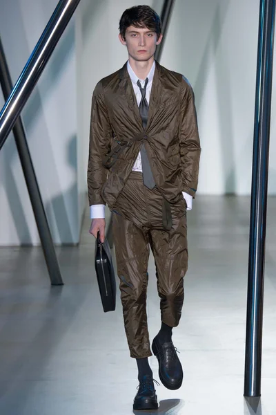 Look 3